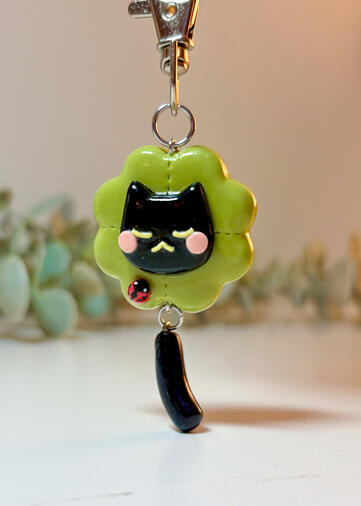 lucky cat | clay keychain